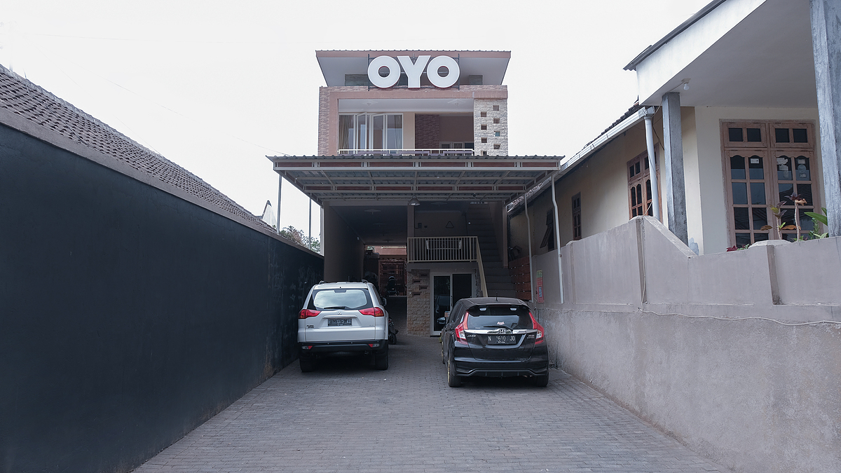Oyo 1692 Villa Akbar 3