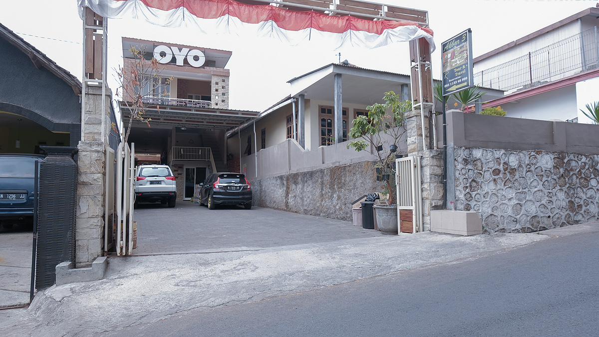 Oyo 1692 Villa Akbar 3