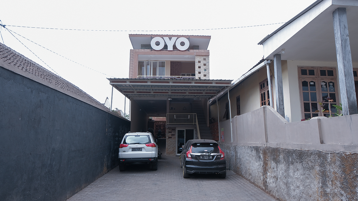 Oyo 1692 Villa Akbar 3