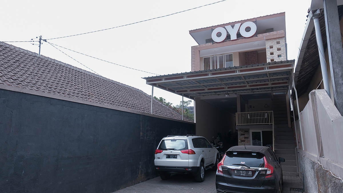 Oyo 1692 Villa Akbar 3