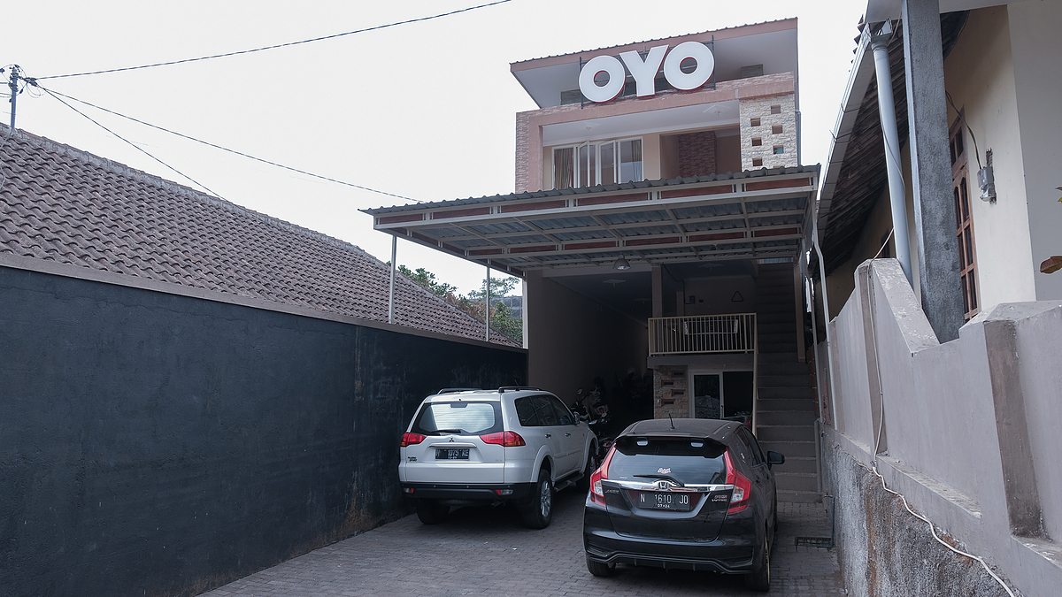 Oyo 1692 Villa Akbar 3