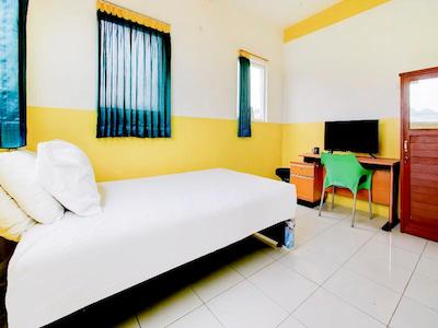 Oyo 3103 Opo Homestay & Kost