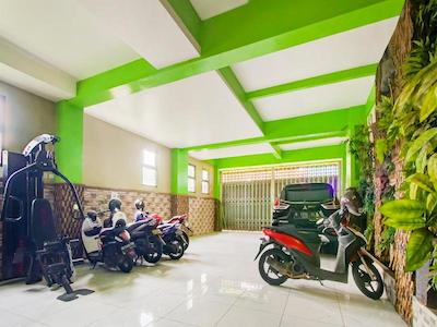 Oyo 3103 Opo Homestay & Kost