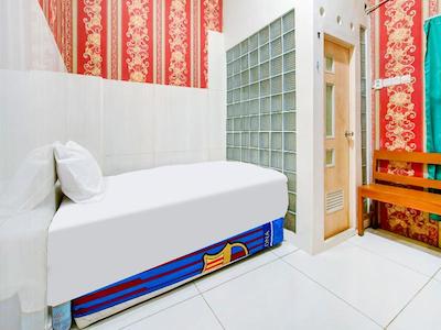 Oyo 3103 Opo Homestay & Kost