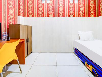 Oyo 3103 Opo Homestay & Kost