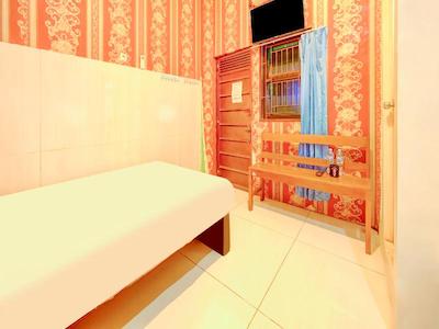 Oyo 3103 Opo Homestay & Kost