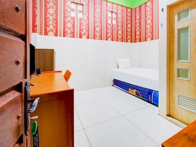 Oyo 3103 Opo Homestay & Kost