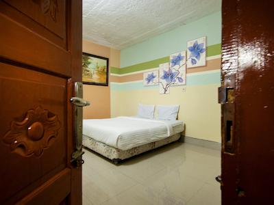 Oyo 2208 Thyesza Hotel