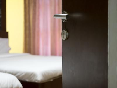 Oyo 2208 Thyesza Hotel