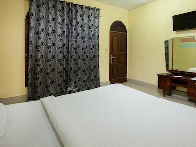 Oyo 2208 Thyesza Hotel