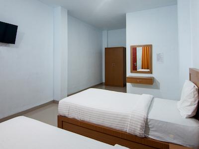 Oyo 2208 Thyesza Hotel