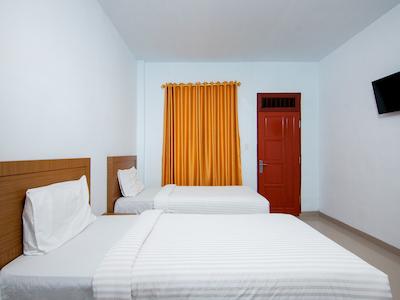 Oyo 2208 Thyesza Hotel