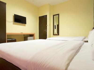 Oyo 2208 Thyesza Hotel