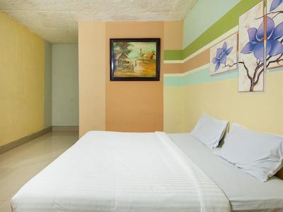 Oyo 2208 Thyesza Hotel