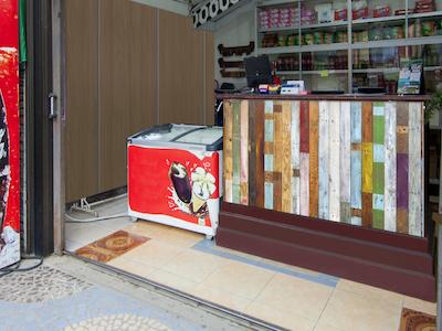 Oyo 2208 Thyesza Hotel