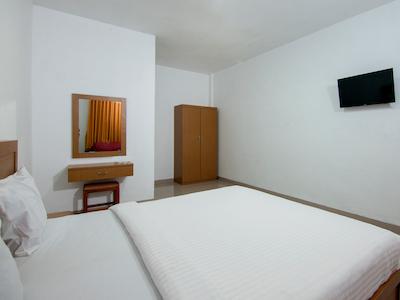 Oyo 2208 Thyesza Hotel