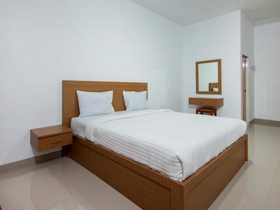 Oyo 2208 Thyesza Hotel