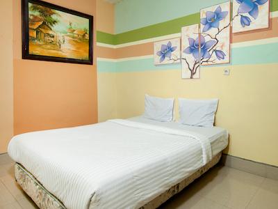 Oyo 2208 Thyesza Hotel