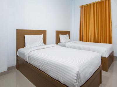 Oyo 2208 Thyesza Hotel