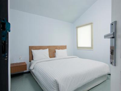 Oyo 2208 Thyesza Hotel