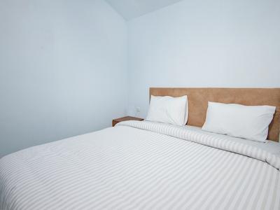 Oyo 2208 Thyesza Hotel