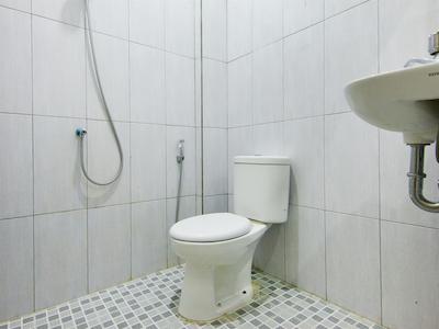 Oyo 2208 Thyesza Hotel