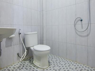 Oyo 2208 Thyesza Hotel