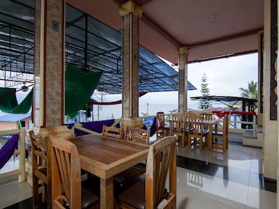 Oyo 2208 Thyesza Hotel