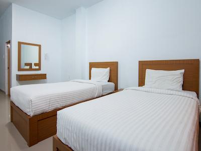 Oyo 2208 Thyesza Hotel