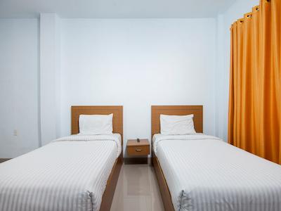 Oyo 2208 Thyesza Hotel