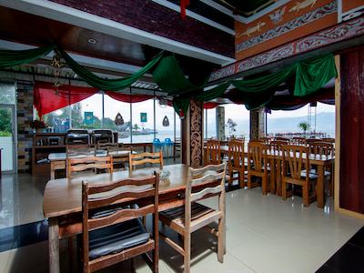 Oyo 2208 Thyesza Hotel