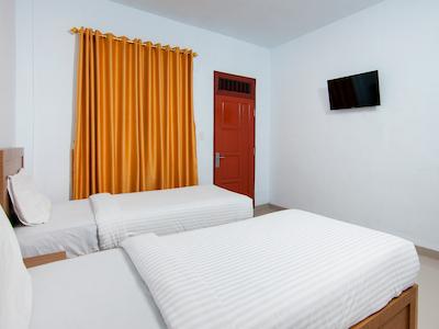 Oyo 2208 Thyesza Hotel