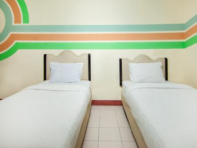 Oyo 2208 Thyesza Hotel