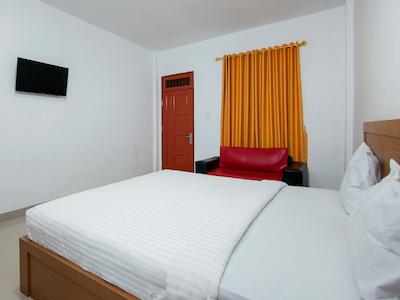 Oyo 2208 Thyesza Hotel