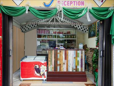 Oyo 2208 Thyesza Hotel