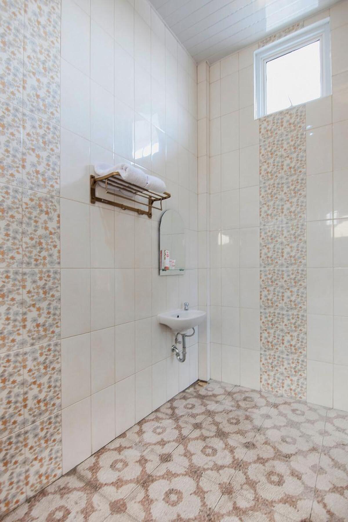 OYO 540 Esther Hotel