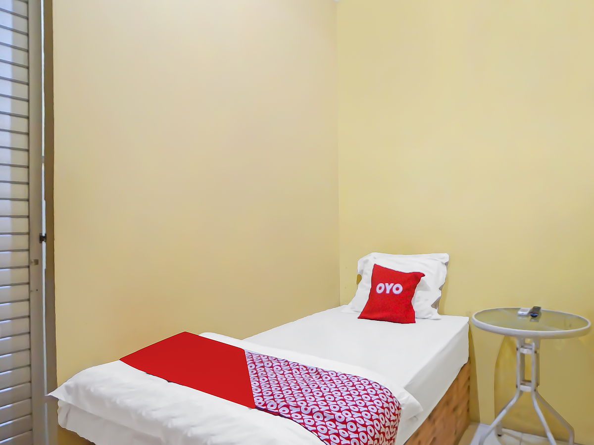 OYO 990 Stadion Residence