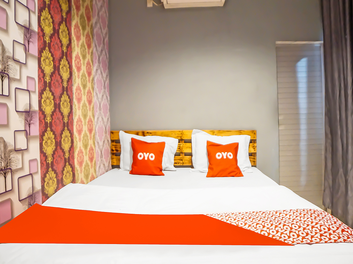 OYO 990 Stadion Residence