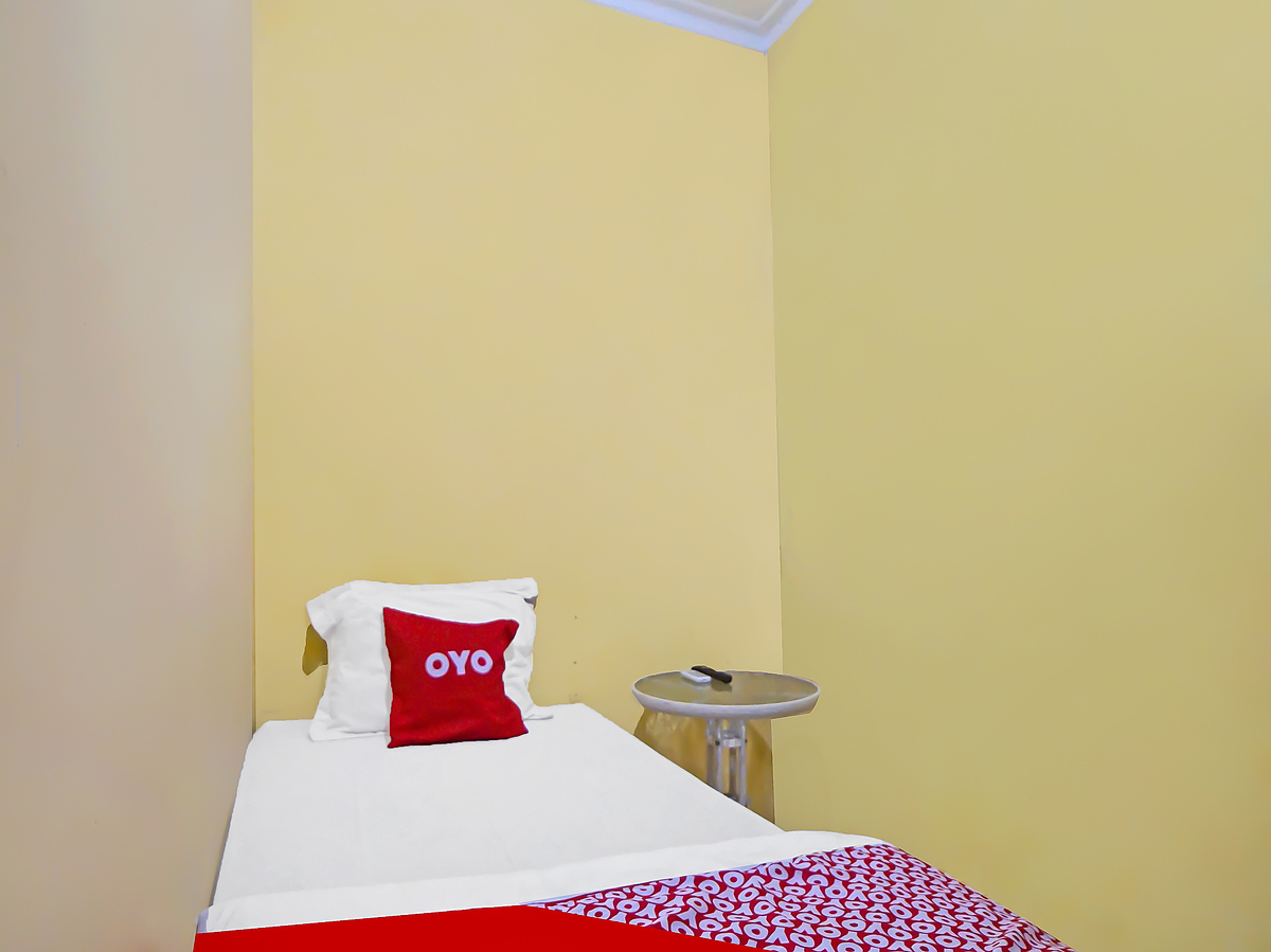 OYO 990 Stadion Residence