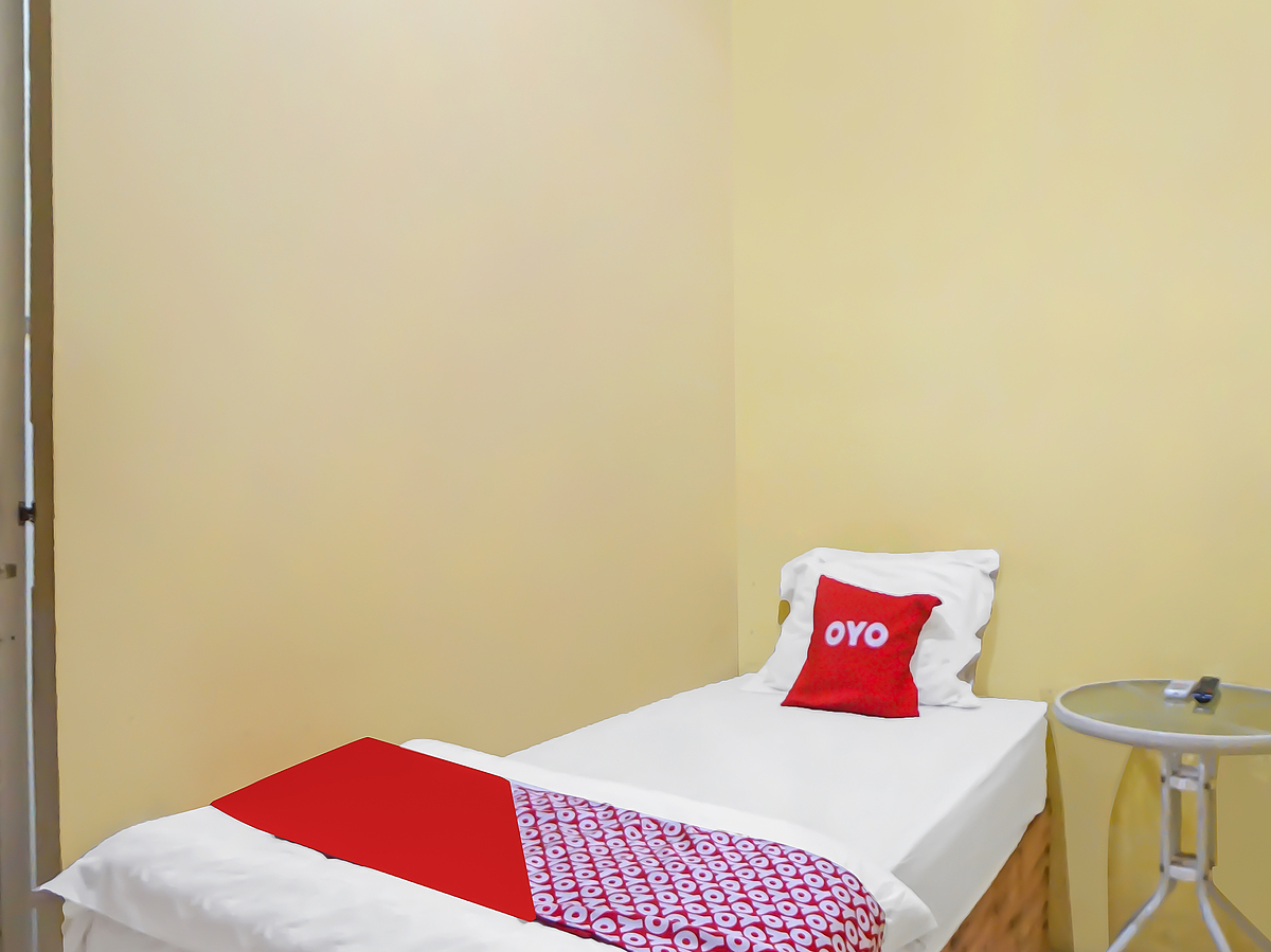 OYO 990 Stadion Residence