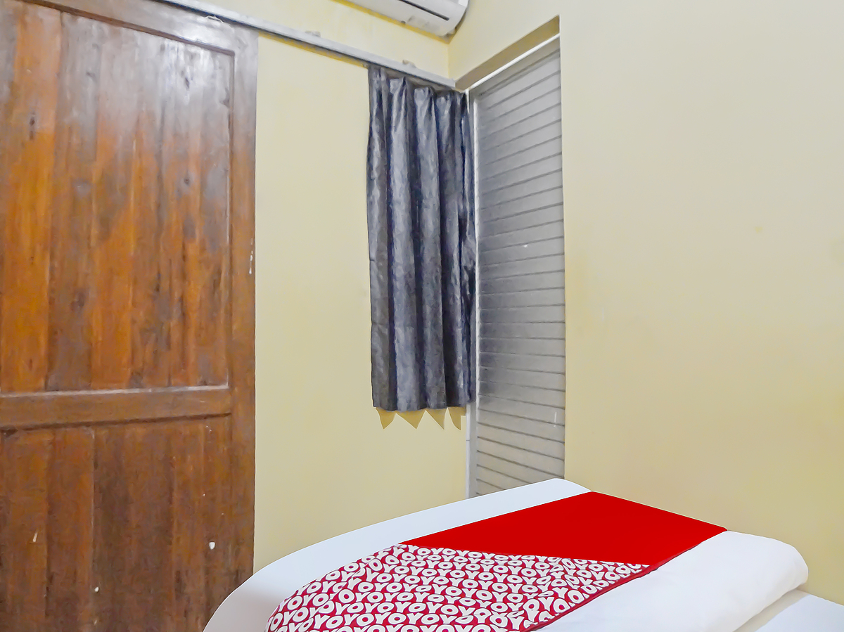 OYO 990 Stadion Residence