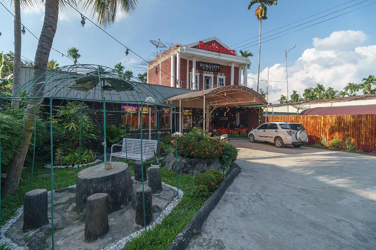 RedDoorz Syariah near Jalan Asahan Pematang Sianta
