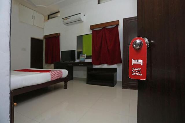 Oyo 2877 Hotel Narayana Palace