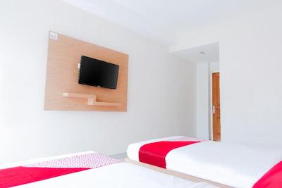 OYO 696 Hasanah Guest House Syariah De Saphire