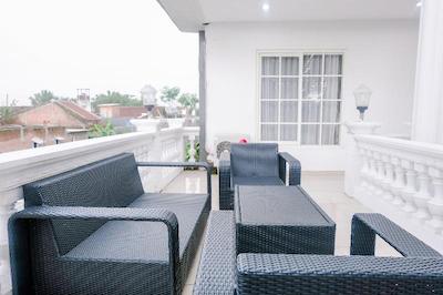 OYO 696 Hasanah Guest House Syariah De Saphire