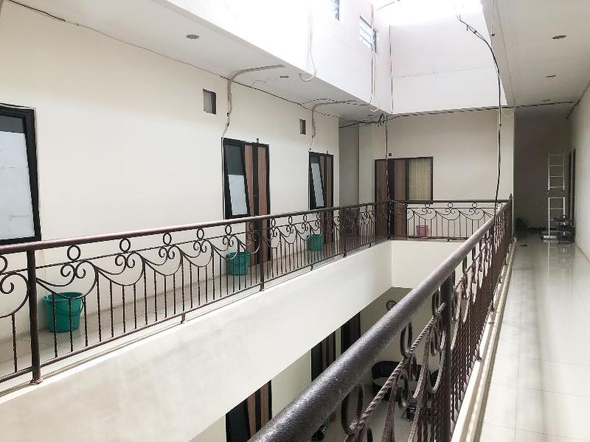 Oyo Life 2698 Kost Blessing