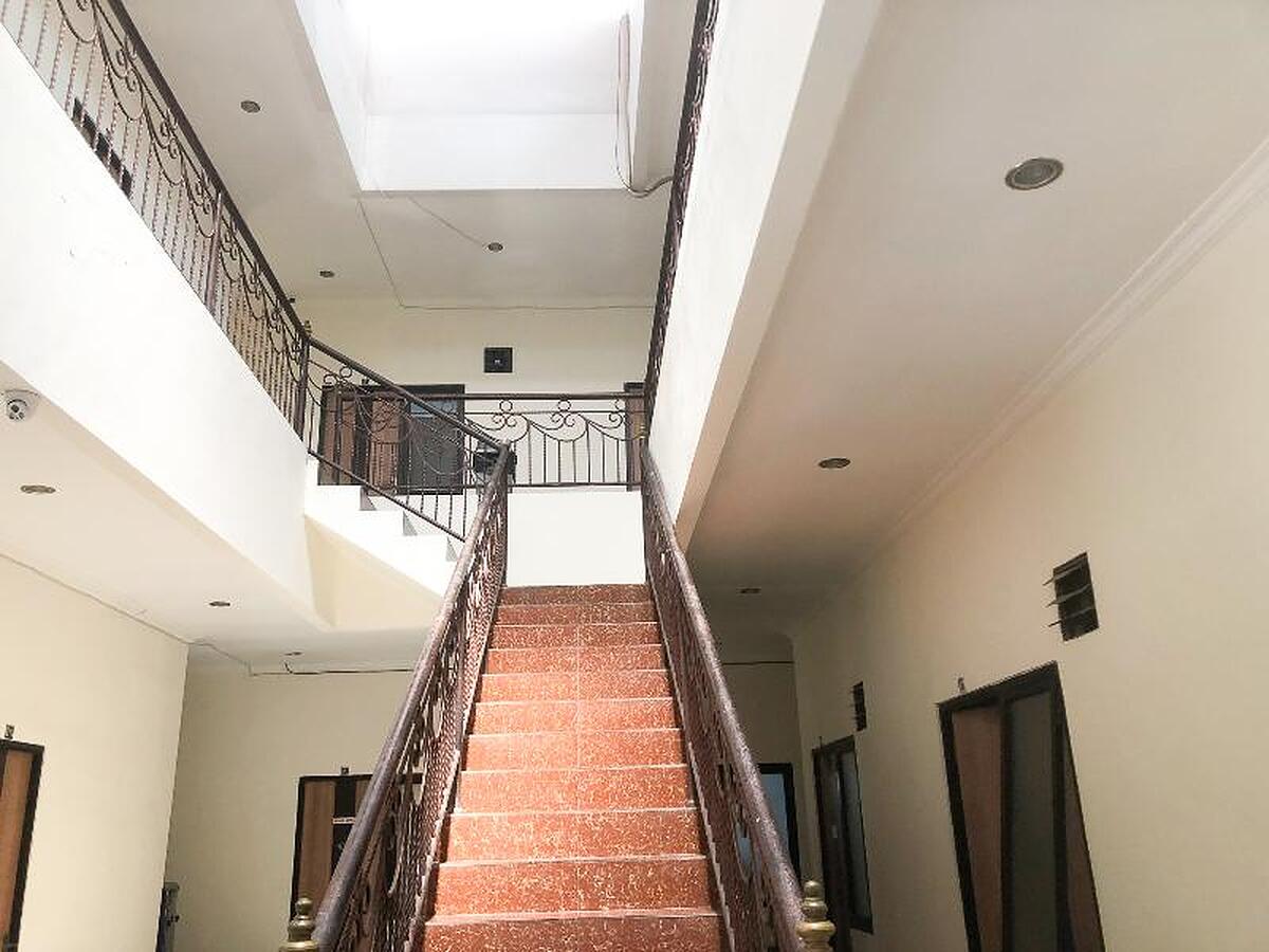 Oyo Life 2698 Kost Blessing