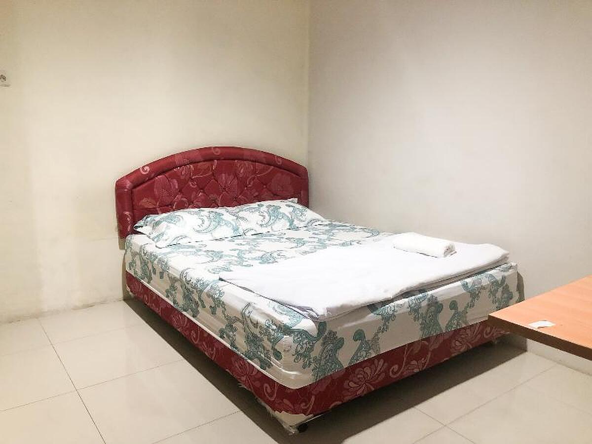 Oyo Life 2698 Kost Blessing