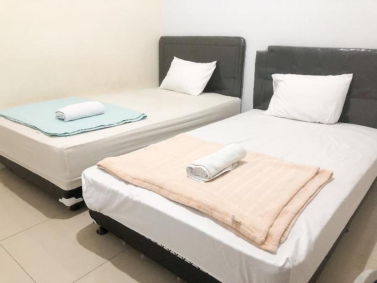 Oyo Life 2698 Kost Blessing