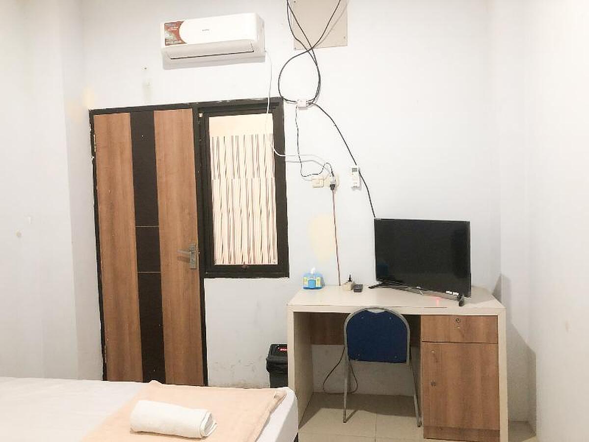 Oyo Life 2698 Kost Blessing